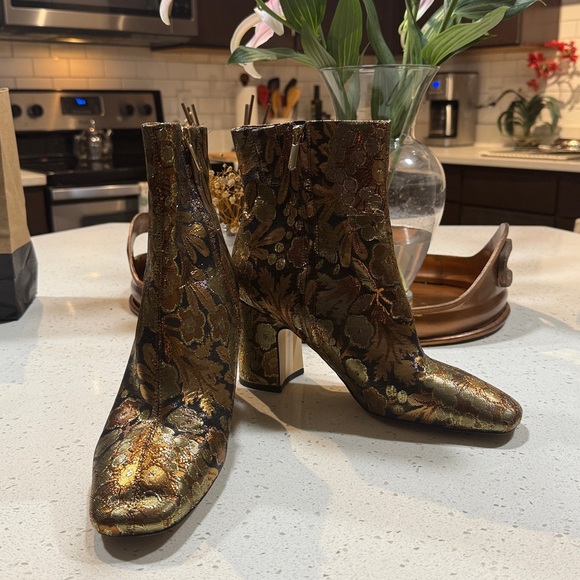 Sam Edelman Fawn Ankle Bootie - Picture 5 of 6